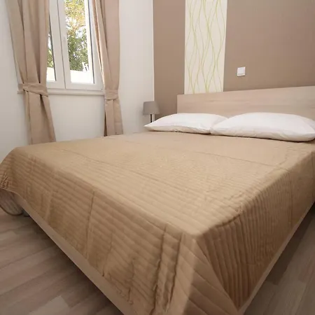 Gorica 1 בית הארחה 4*