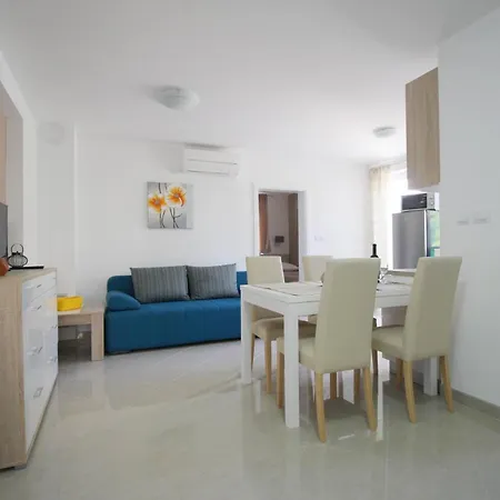 Gorica 1 בית הארחה
