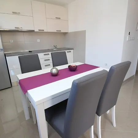 Gorica 1 בית הארחה