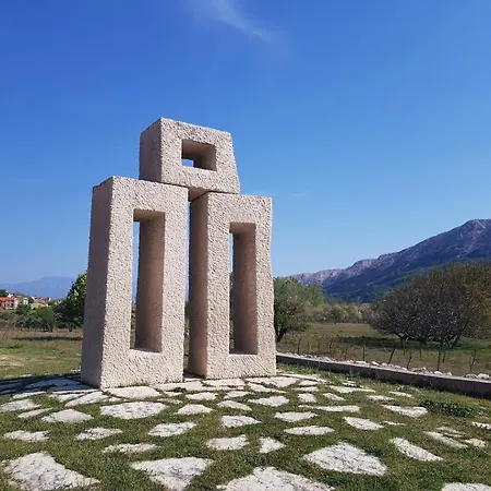 Gorica 1 בית הארחה 4*