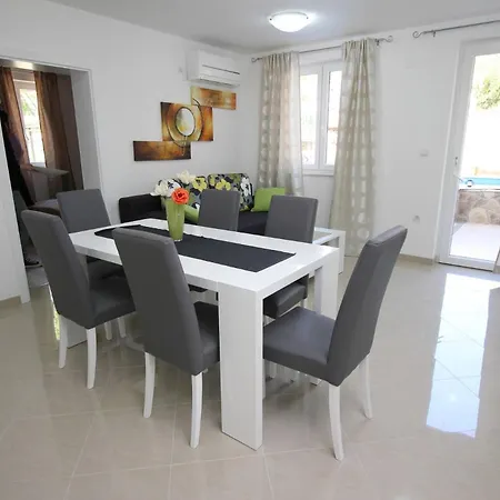 Gorica 1 בית הארחה 4*